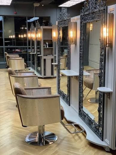 Mon's Salon